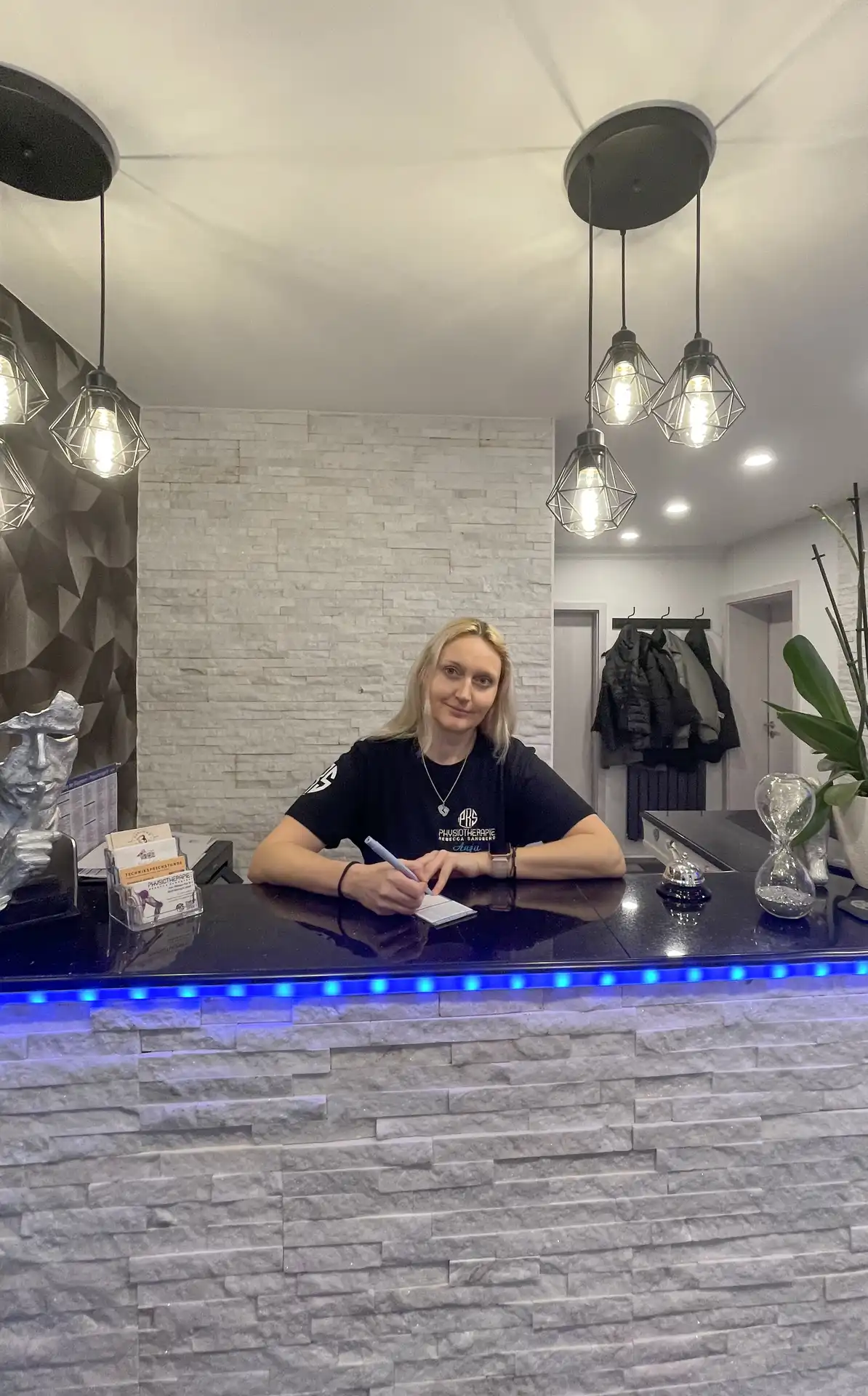 PRS-Physiotherapie Rebecca Sandberg – Anja Relius, motivierte Physiotherapeutin, unterstützt Patienten effektiv bei Bewegung, Gesundheit und Wohlbefinden