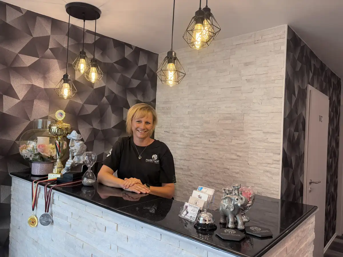 PRS-Physiotherapie Rebecca Sandberg – Annett Schütze, engagierte Physiotherapeutin, unterstützt Patienten jeden Alters bei Bewegung und Gesundheit