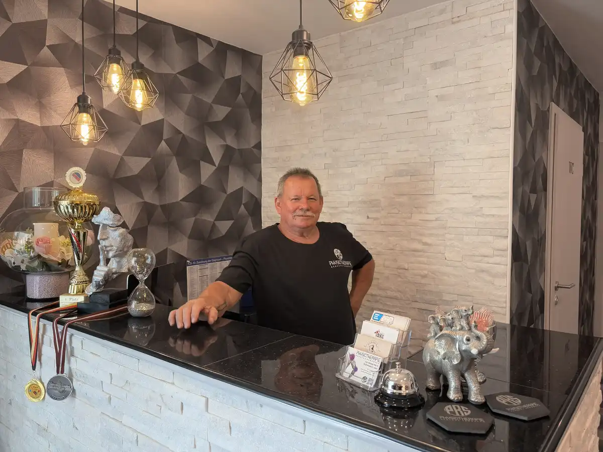 PRS-Physiotherapie Rebecca Sandberg – Bernd Pultz, zuverlässiger Hausmeister, sorgt für sichere und gepflegte Praxisräume